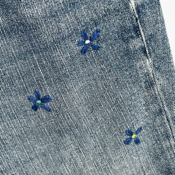 Levi’s SAMPLE GARMENT Daisy Drive Floral Embroidered Denim Shorts Size 27 Blue - Picture 3 of 9